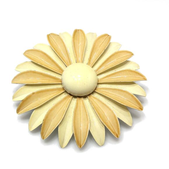 1960s Beige Enamel Flower Brooch White Metal Large Daisy Retro Mod Vintage - Picture 5 of 10